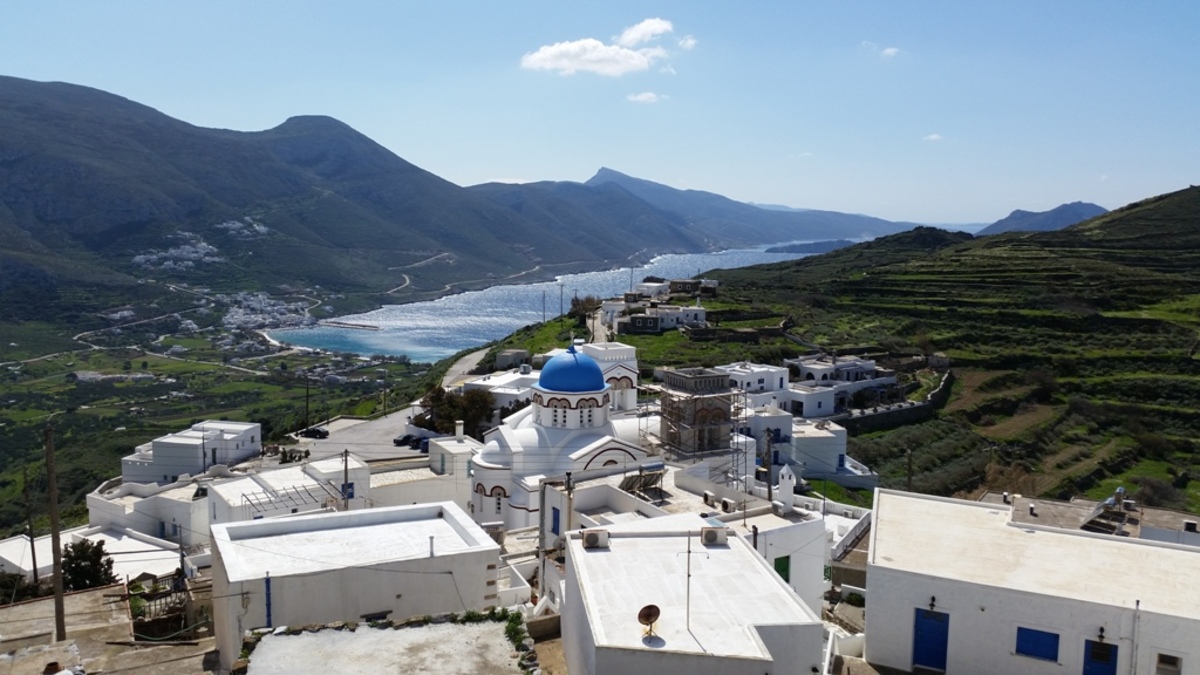 60΄ Ελλάδα στο απέραντο γαλάζιο της Αμοργού