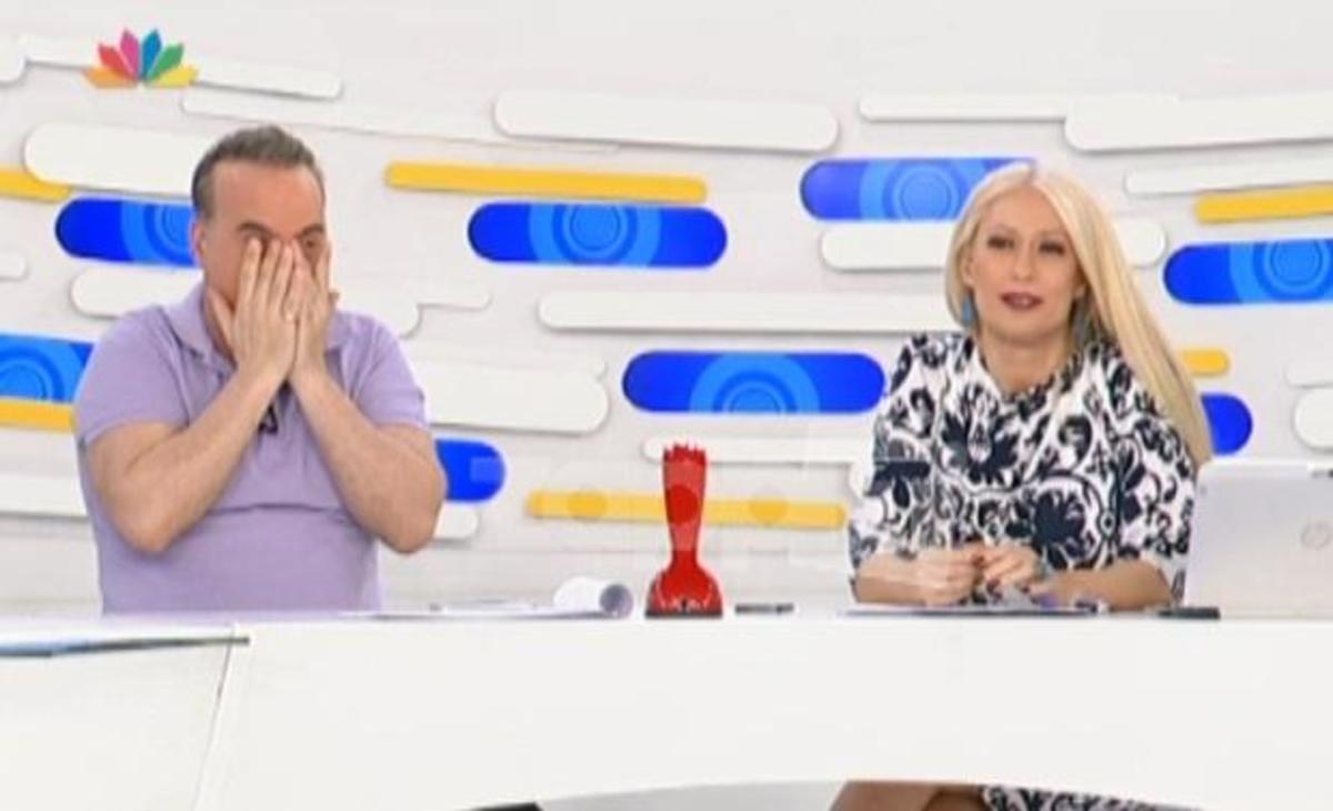 Έκλαψε από τα γέλια ο Φώτης Σεργουλόπουλος με τη φάρσα της Μαρίας Μπακοδήμου
