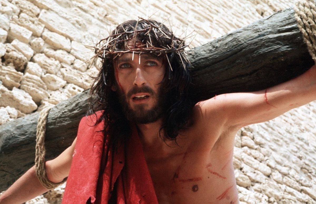 Ιησούς από τη Ναζαρέτ: Πίνει και καπνίζει πάνω στον σταυρό!