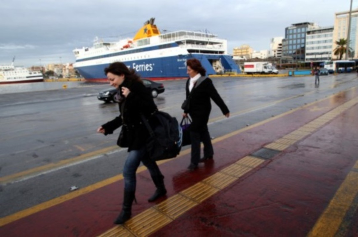 Απαγορευτικό σε Πειραιά λόγω των ανέμων