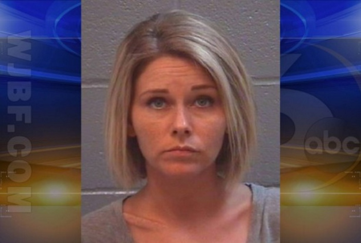 Έκανε σεξ με 18χρονο και τη βίασε ο 16χρονος φίλος της κόρης της!