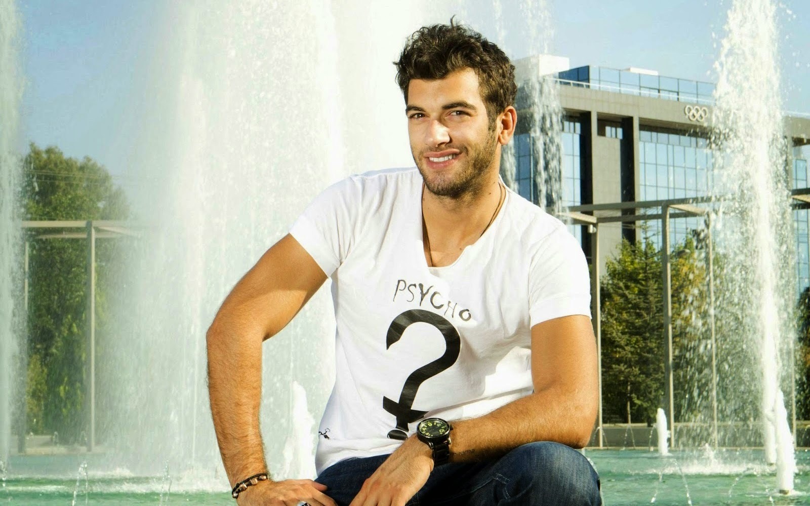 Ο Μάνος Ιωάννου έκοψε τα μαλλιά του!