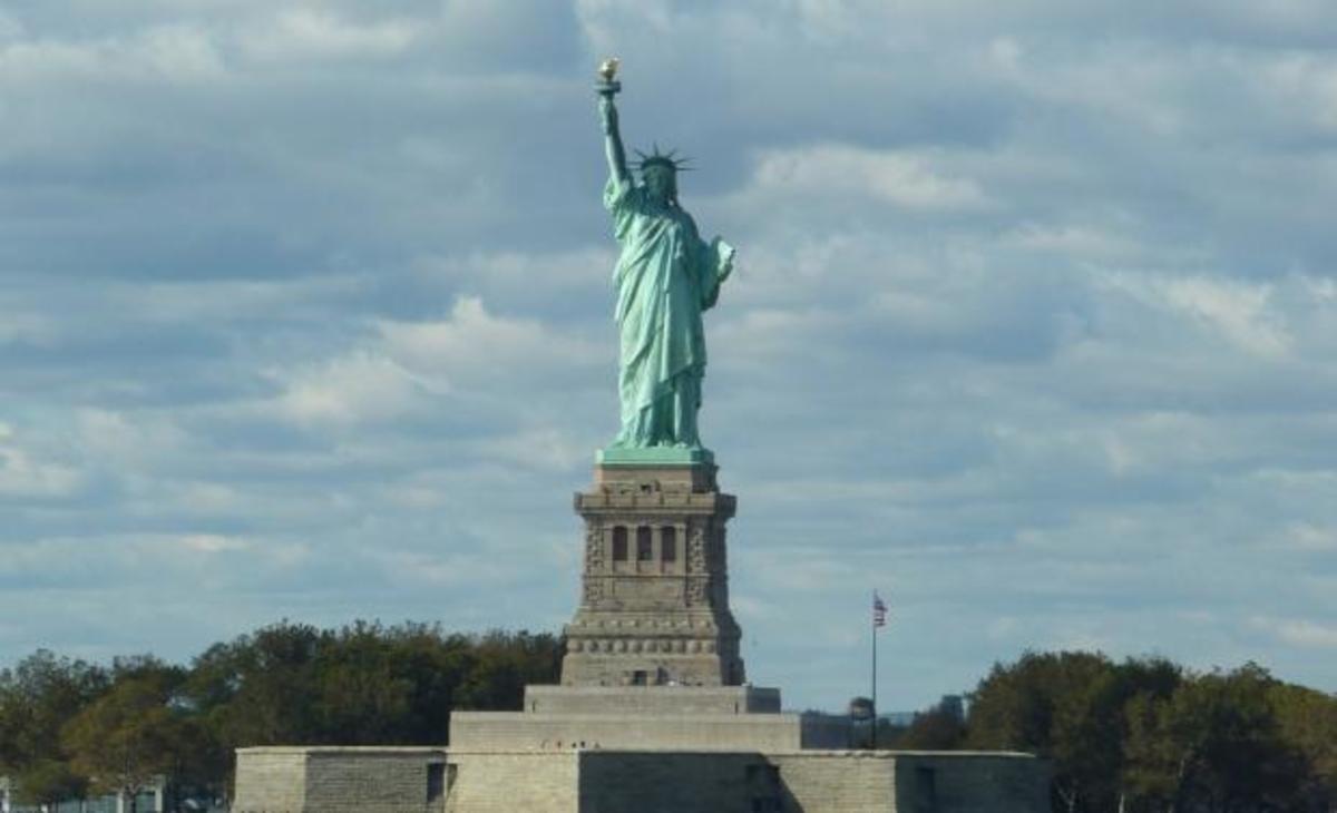 Πανικός στο Άγαλμα της Ελευθερίας-Εκκενώνεται υπό το φόβο τρομοκρατικής επίθεσης