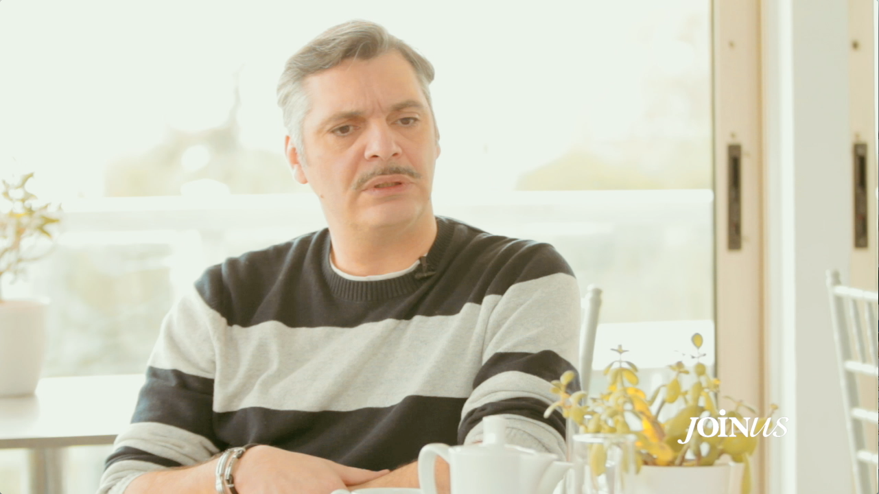 Άλκης Κούρκουλος: Ο ανταγωνισμός με τον πατέρα του, η απώλεια και τα αδέρφια του