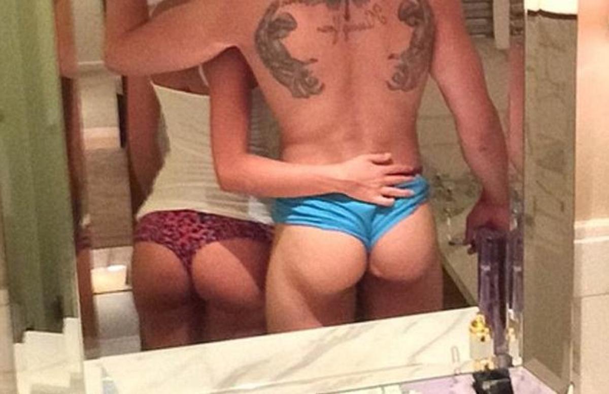 Ποιο ζευγάρι πόζαρε για να συγκρίνει τα… κάλλη του;