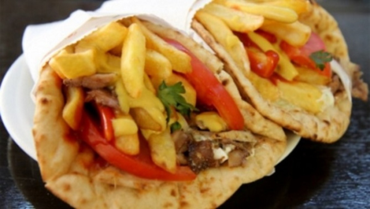 Τι πρέπει να τρώμε μετά από σουβλάκια και πίτσες για να μην παχύνουμε;