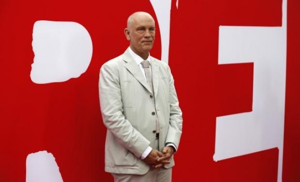 Μηνύει την Le Monde ο Τζον Μάλκοβιτς για τους “κρυφούς λογαριασμούς”