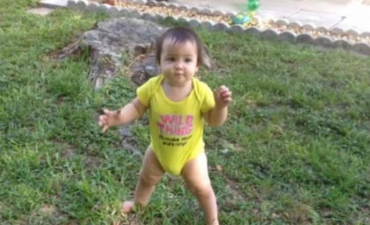 Συγκινητικό βίντεο: Μπαμπάς “λιώνει” με τα πρώτα βήματα της κόρης του!