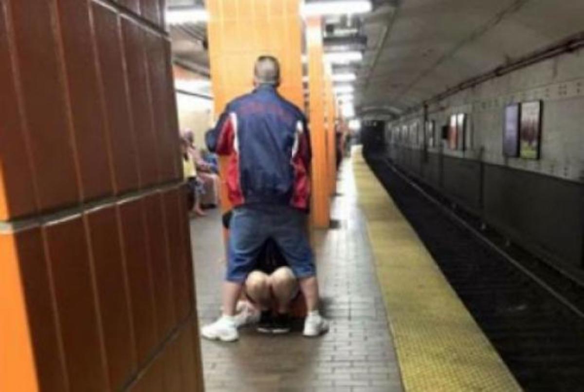 Οργή για το ζευγάρι που έκανε στοματικό στο Μετρό!