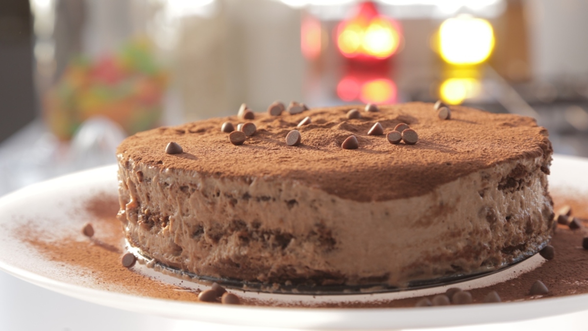 Sweet and Skinny: Tούρτα με πραλίνα φουντουκιού και πανακότα με φρέσκα φρούτα