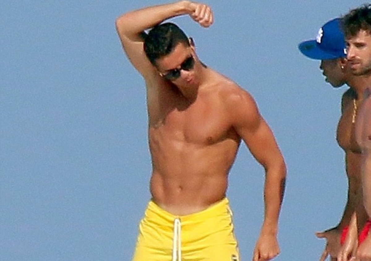 Cristiano Ronaldo: Sexy χορός και βουτιές στο Σεν Τροπέ!