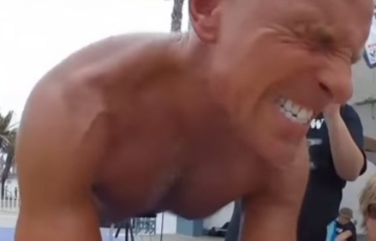 Απίστευτo! Πεζοναύτης σε στάση…σανίδας για πέντε ώρες! ΒΙΝΤΕΟ