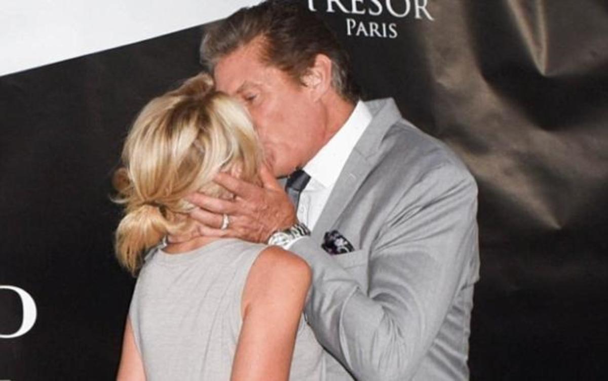 Το παθιασμένο φιλί του David Hasselhoff στην κατά 30 χρόνια μικρότερη σύντροφο του!