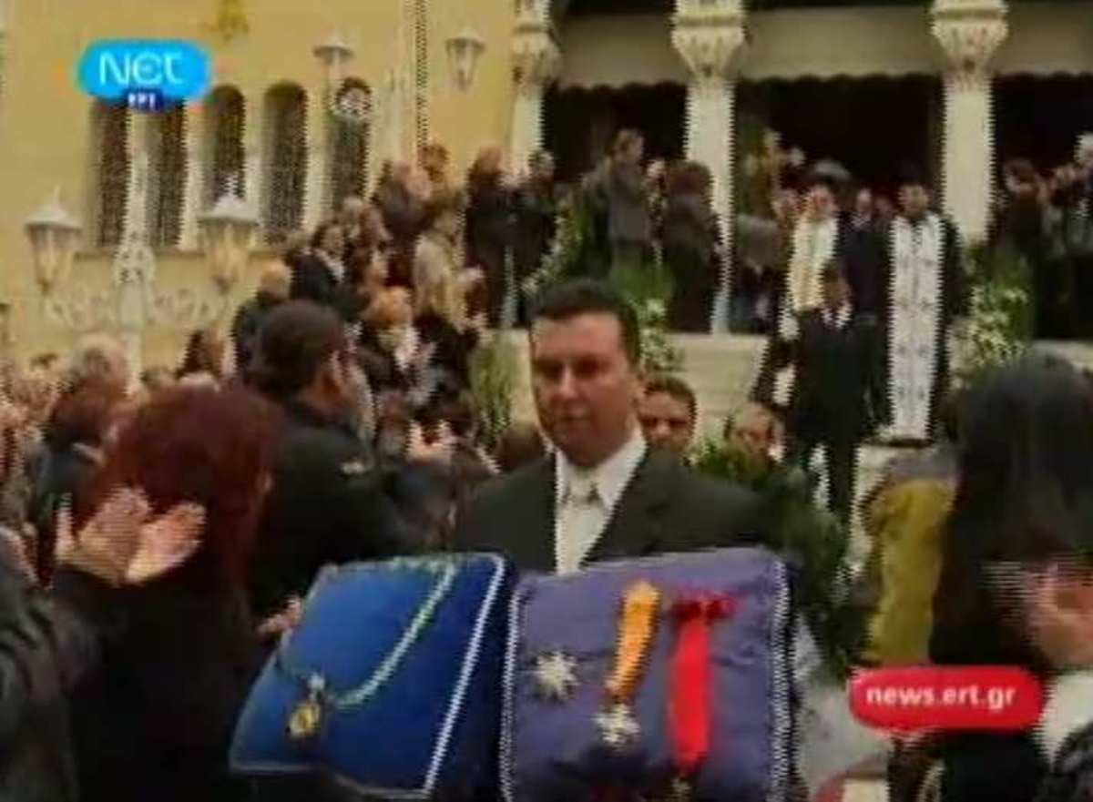 Ο τελευταίος αποχαιρετισμός στον Ιάκωβο Καμπανέλλη