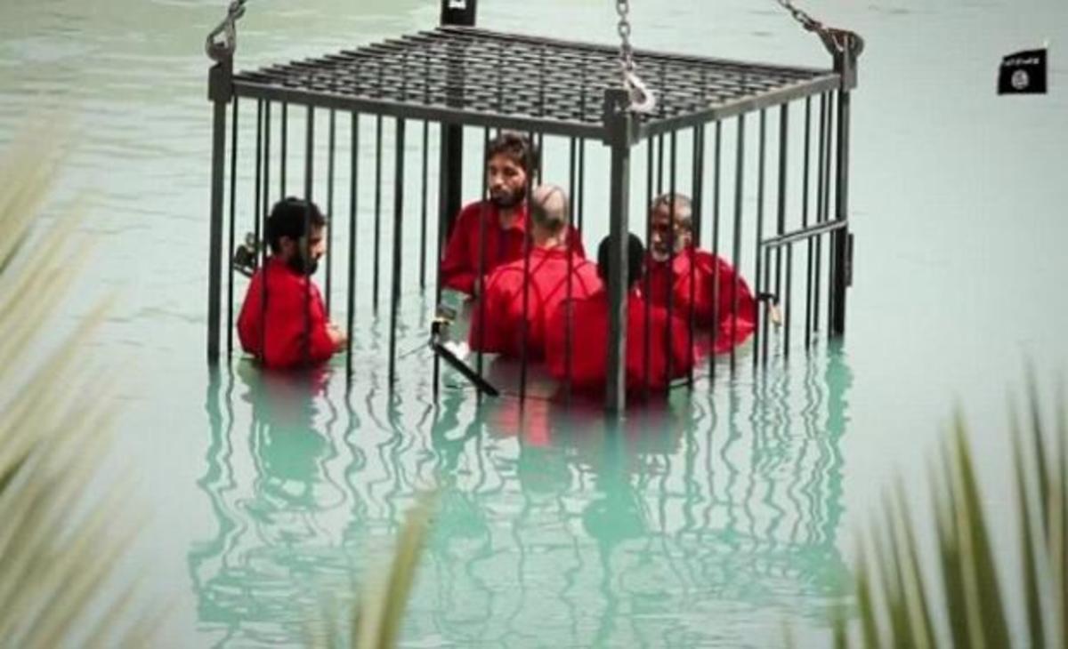 Εικόνες φρίκης από Τζιχαντιστές: Τους κλείδωσαν σε κλουβί και τους έπνιξαν σε πισίνα!