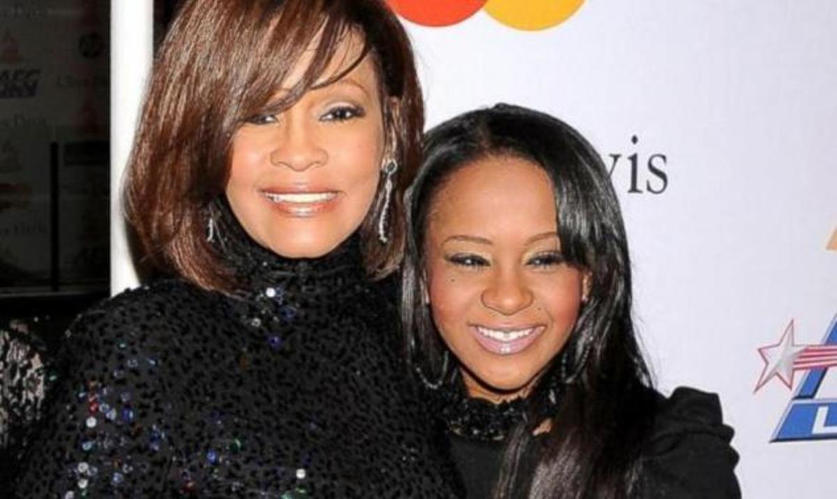 Bobbi Kristina: Προσπάθησαν να πουλήσουν φωτογραφίες της ετοιμοθάνατης κόρης της Houston