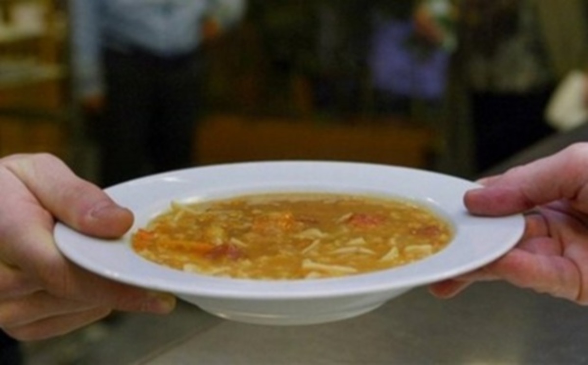 Κρυφά στα συσσίτια καλλιτέχνες που χτυπήθηκαν από την κρίση