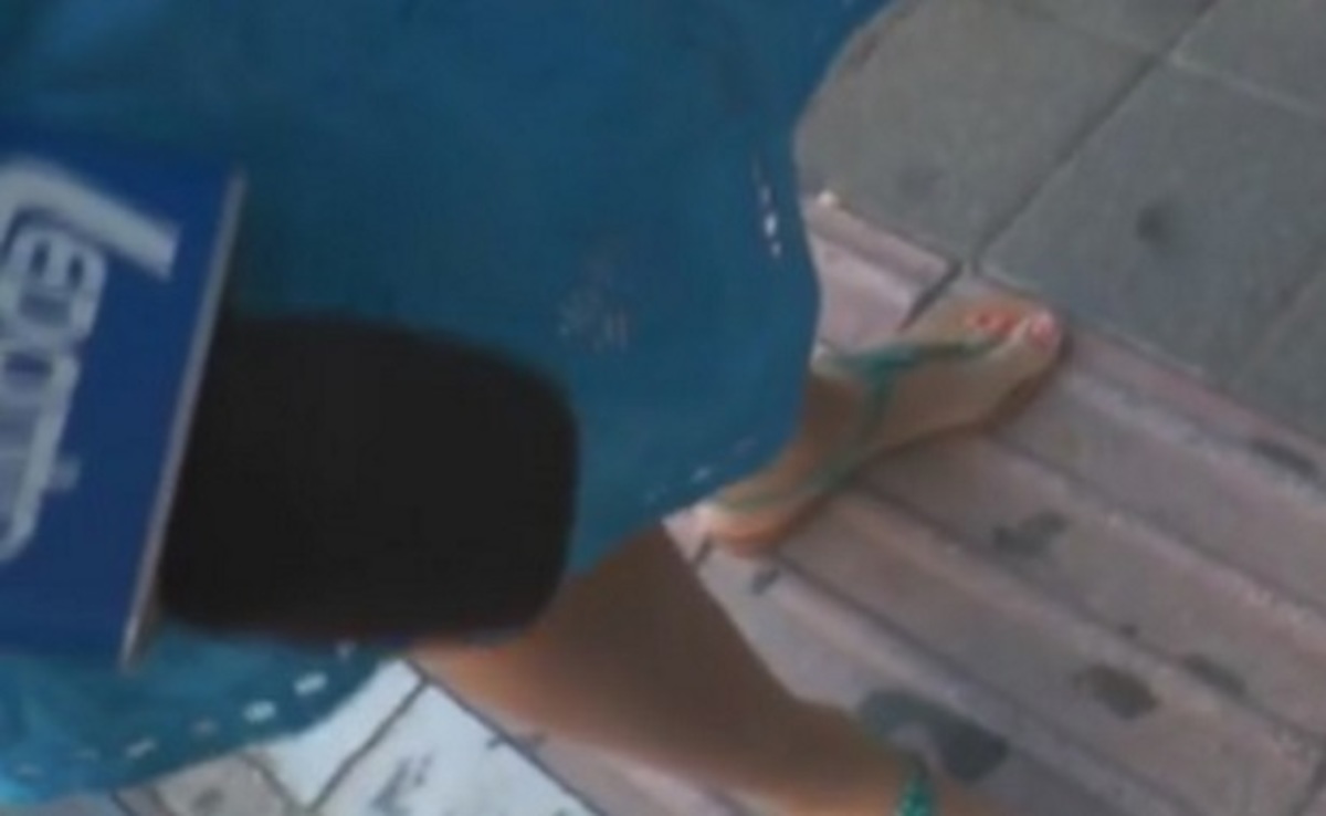 Επιτέθηκαν σε τηλεοπτικό συνεργείο έξω από τράπεζα! ΒΙΝΤΕΟ