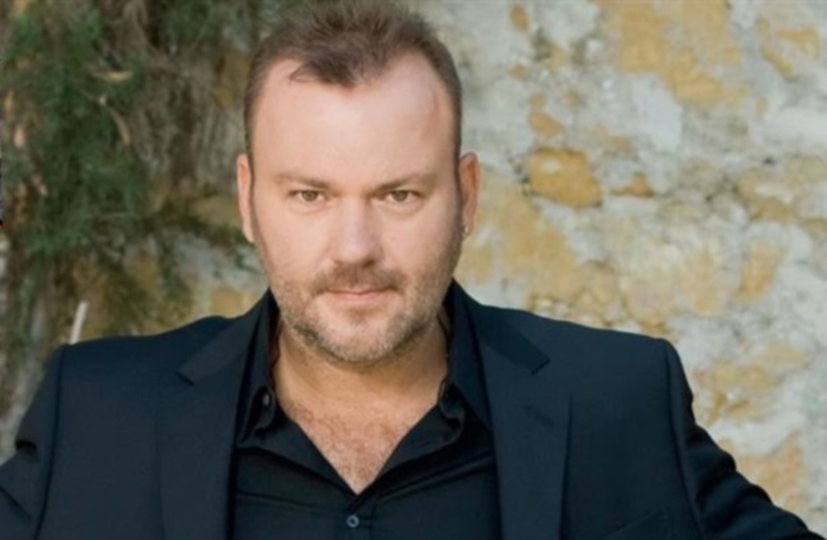 Τόνυ Δημητρίου: Η φωτογραφία του με μάσκα για τους καπνούς…