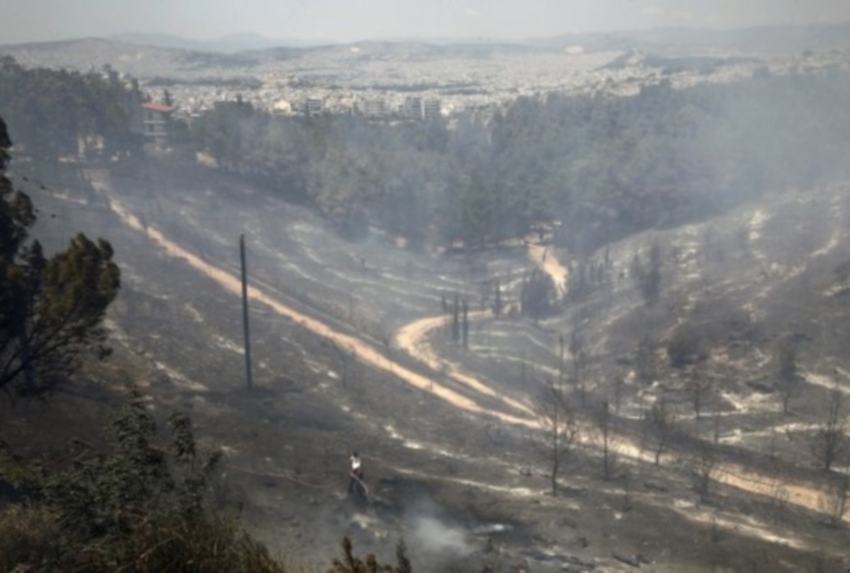 Εικόνες θλίψης από τη φωτιά στον Υμηττό