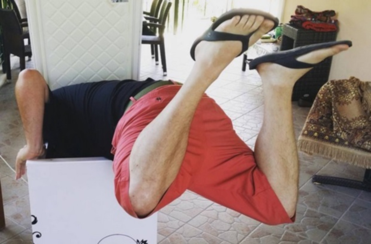 Βουτιά στον καταψύκτη έκανε ο παρουσιαστής!