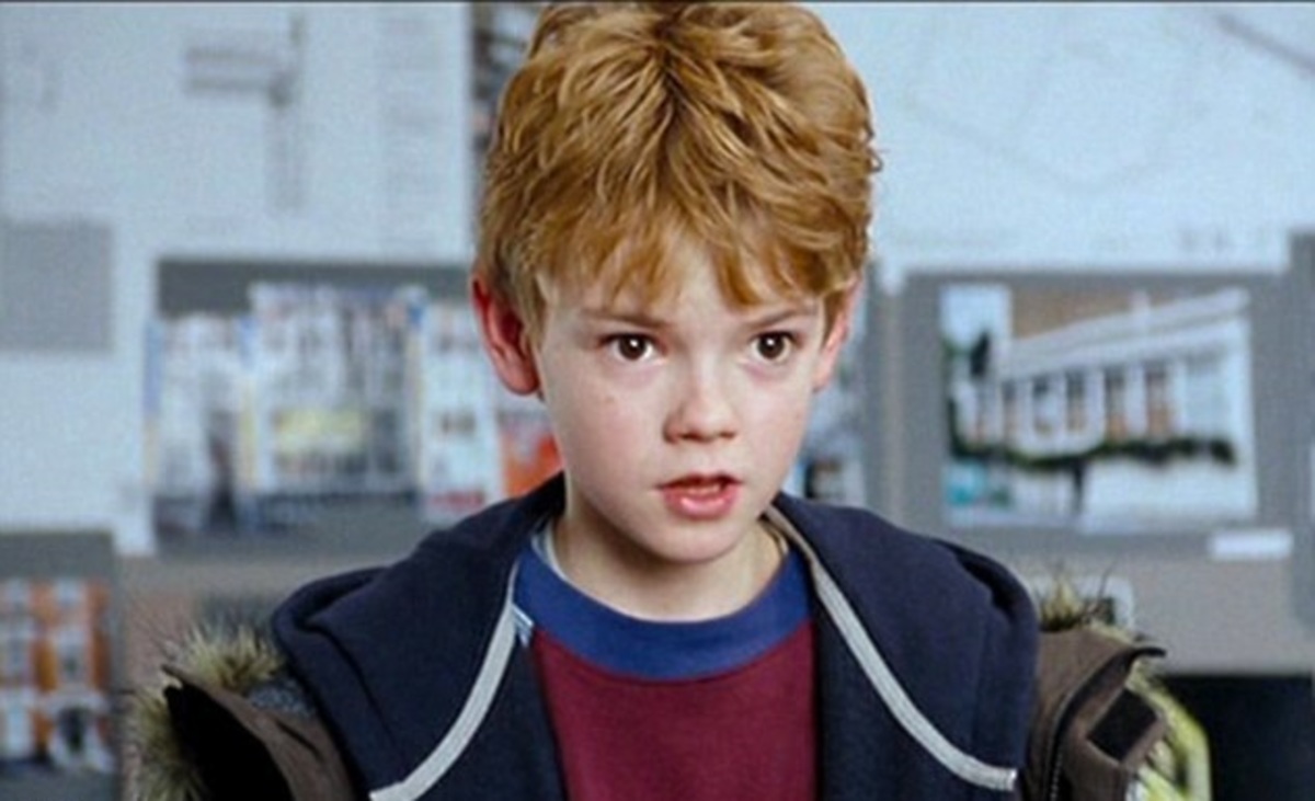 Ο μικρός από το «Love Actually» ξανά στο αεροδρόμιο όπου γυρίστηκε η επική σκηνή της ταινίας!