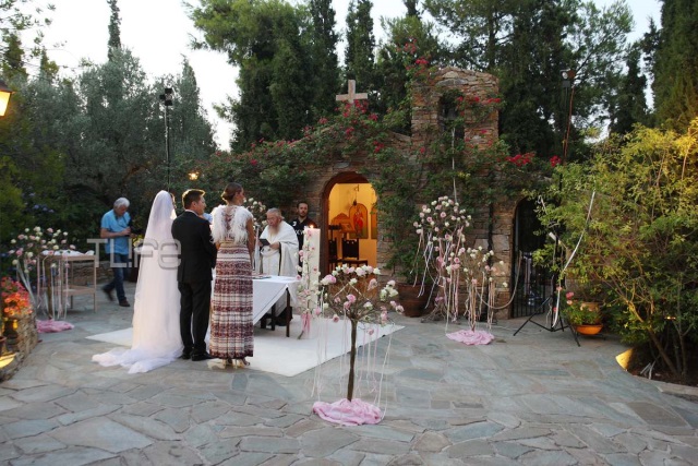 Έκανε μυστικό γάμο μαζί με …βαφτίσια!