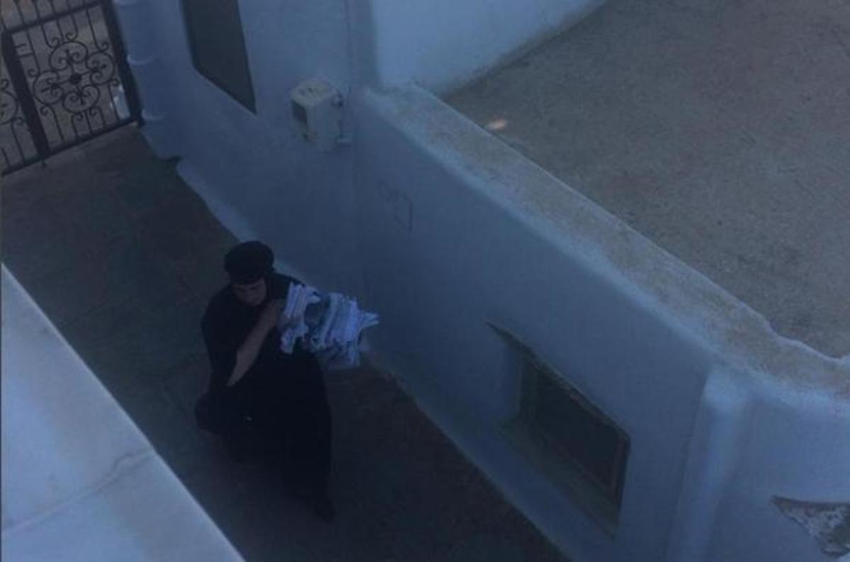 Η επίσκεψη της ηθοποιού σε μοναστήρι της Τήνου…