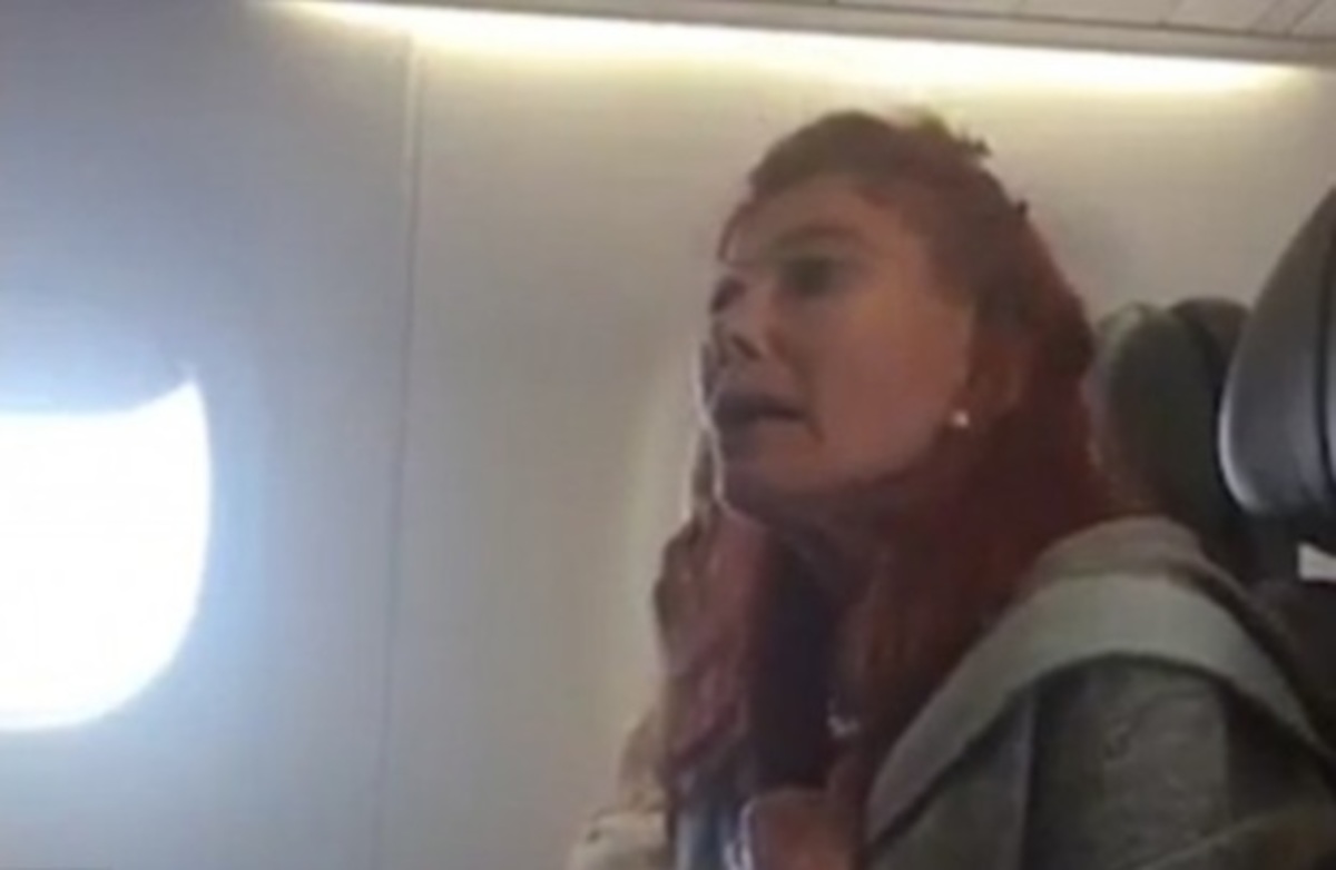 Αυτή η επιβάτης έκανε άνω κάτω μια ολόκληρη πτήση!