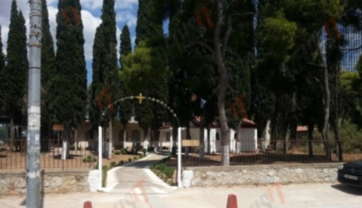 Το απίστευτο μήνυμα μπροστά από εκκλησία για το πάρκινγκ!