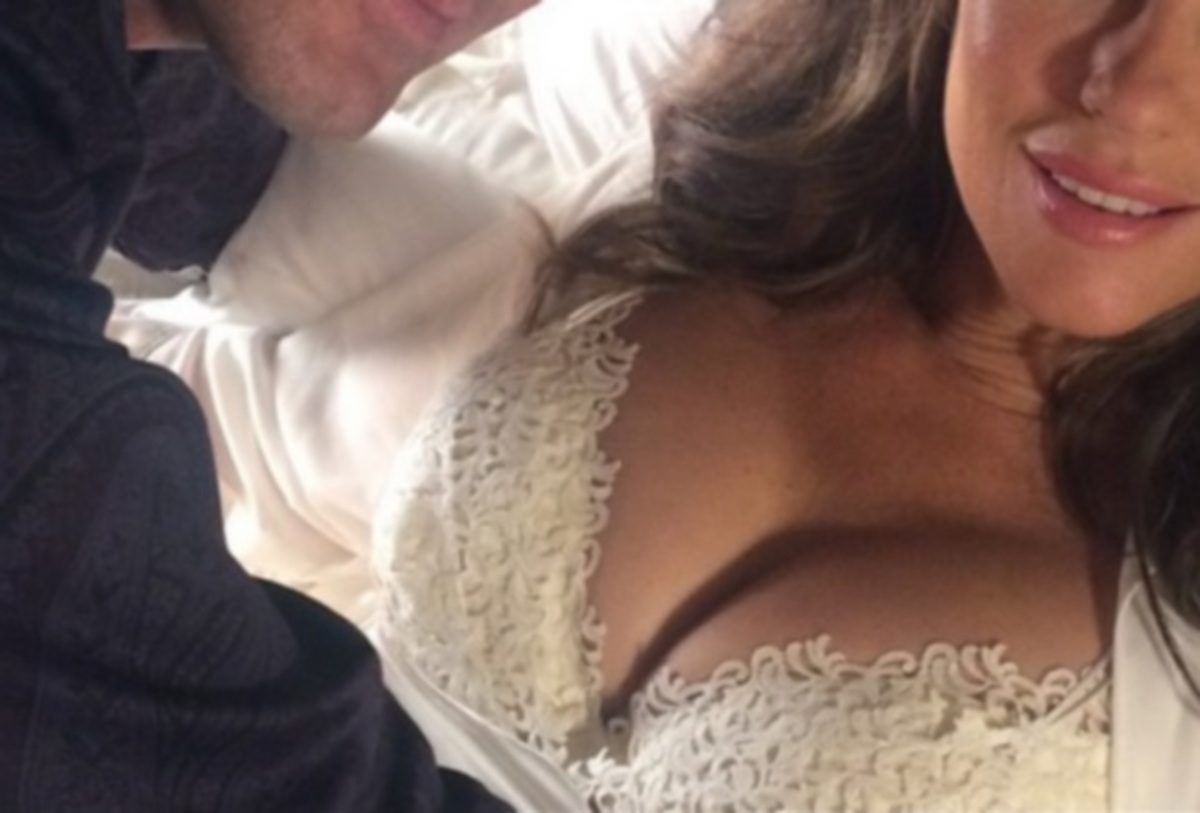 Χαμός στο instagram με τη φωτογραφία των ηθοποιών στο κρεβάτι!