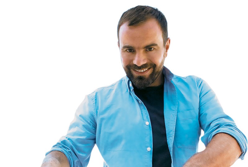 Βασίλης Καλλίδης: Κολατσίζει με μωράκια καβουράκια καραμελωμένα!