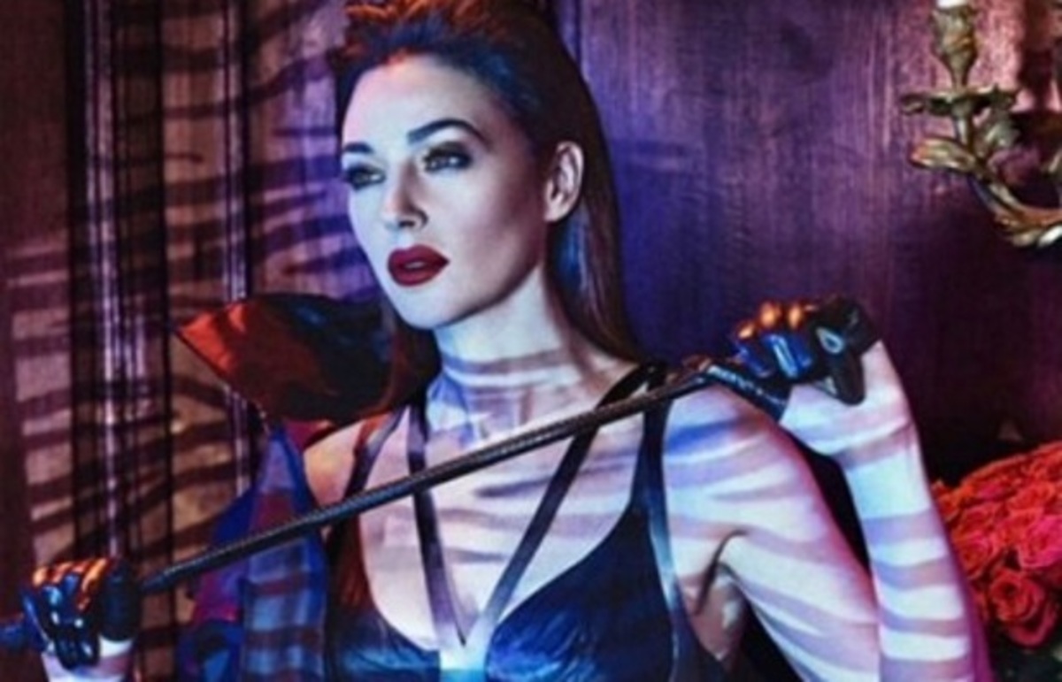 Η Μόνικα Μπελούτσι έγινε… αφέντρα με μαστίγιο!