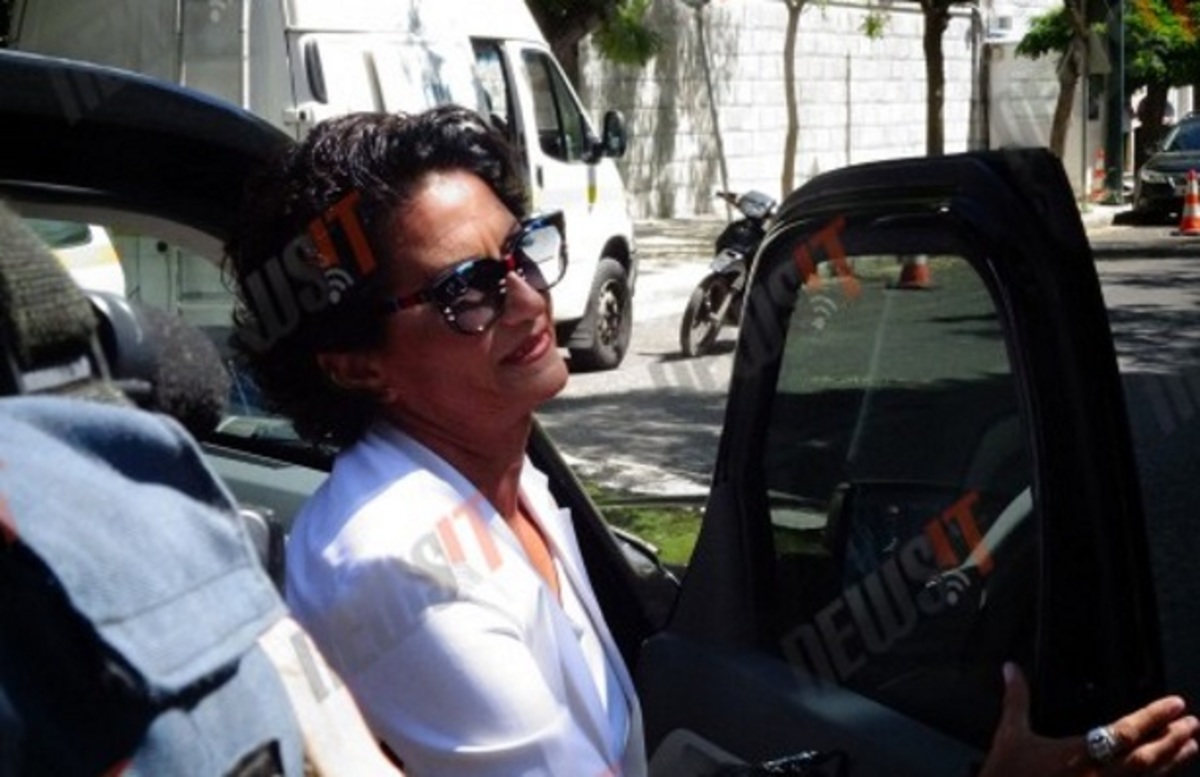 Η Άλκηστις Πρωτοψάλτη έφτασε με τζιπ και όχι με ακριβό διθέσιο στο Προεδρικό