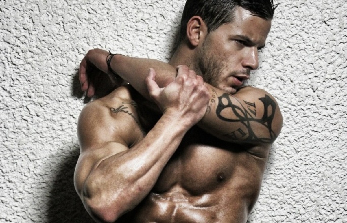 Ηρακλής Κόζας: Αντέχετε να δείτε ολόκληρη τη φωτογραφία του σέξι αδελφού του Ηλία των Koza Nostra;