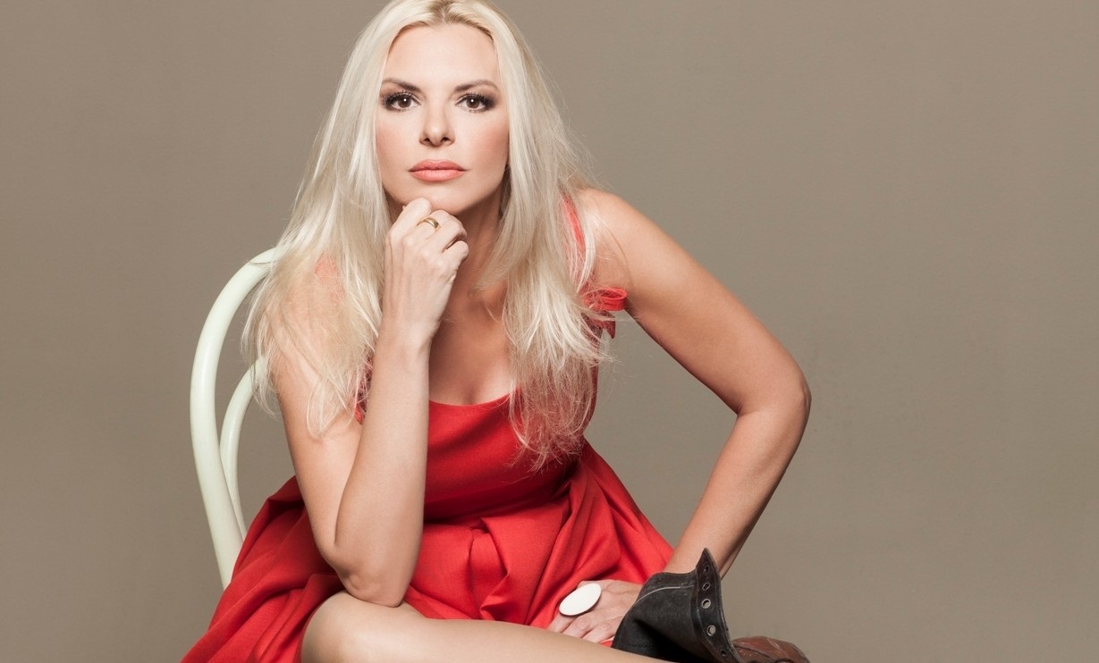 Αννίτα Πάνια: Οι πρώτες backstage φωτογραφίες από το E TV