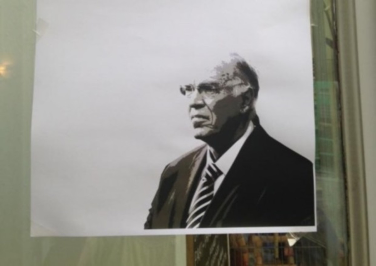 Εκλογές 2015: Δείτε την αφίσα του Βασίλη Λεβέντη που σαρώνει στο διαδίκτυο!