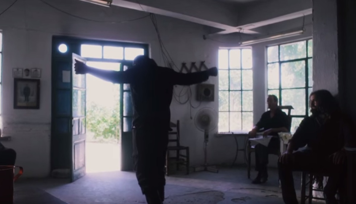 Έσπασε το ίντερνετ το βιντεοκλιπ του Λεωνίδα Μπαλάφα σε σκηνοθεσία Θοδωρή Παπαδουλάκη