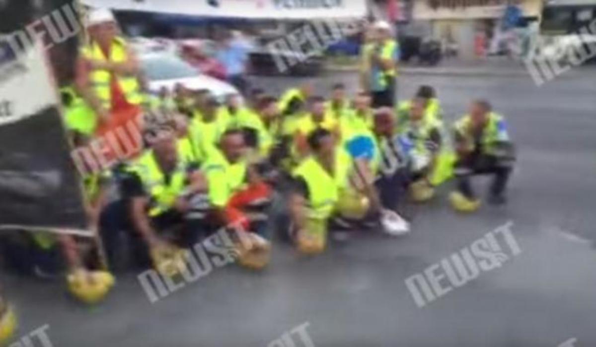 Συγκέντρωση μεταλλωρύχων έξω από την ΕΡΤ