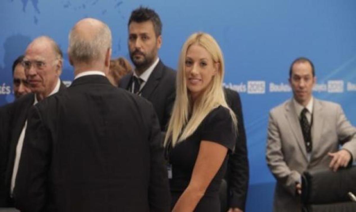 Ποια είναι η εντυπωσιακή ξανθιά που… επισκίασε τον Βασίλη Λεβέντη;