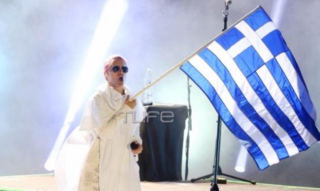 Με την ελληνική σημαία στην σκηνή ο Jared Leto