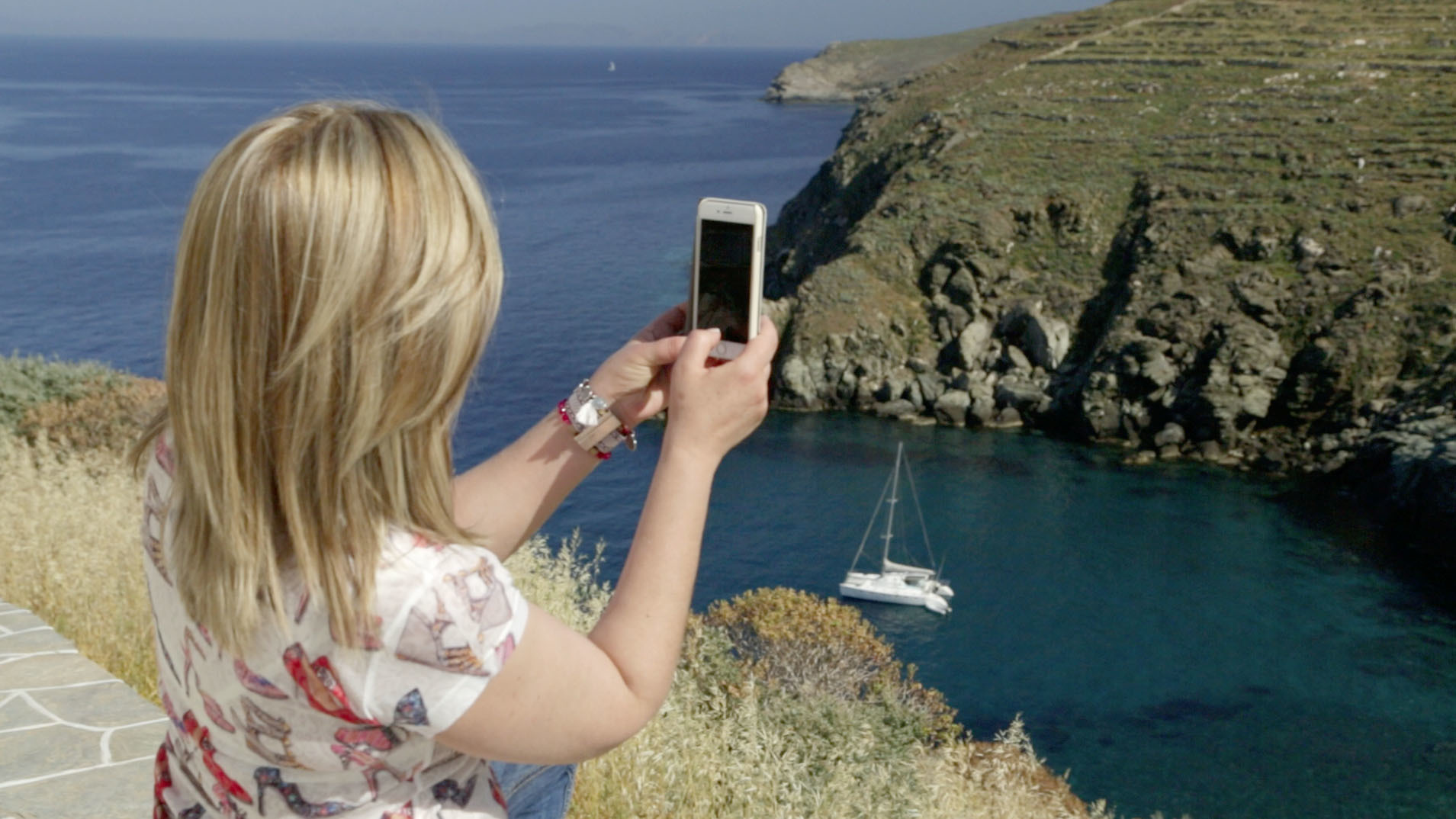 «Ένα Τραπέζι Ελλάδα»: Η Ντίνα Νικολάου ταξιδεύει στην Σίφνο