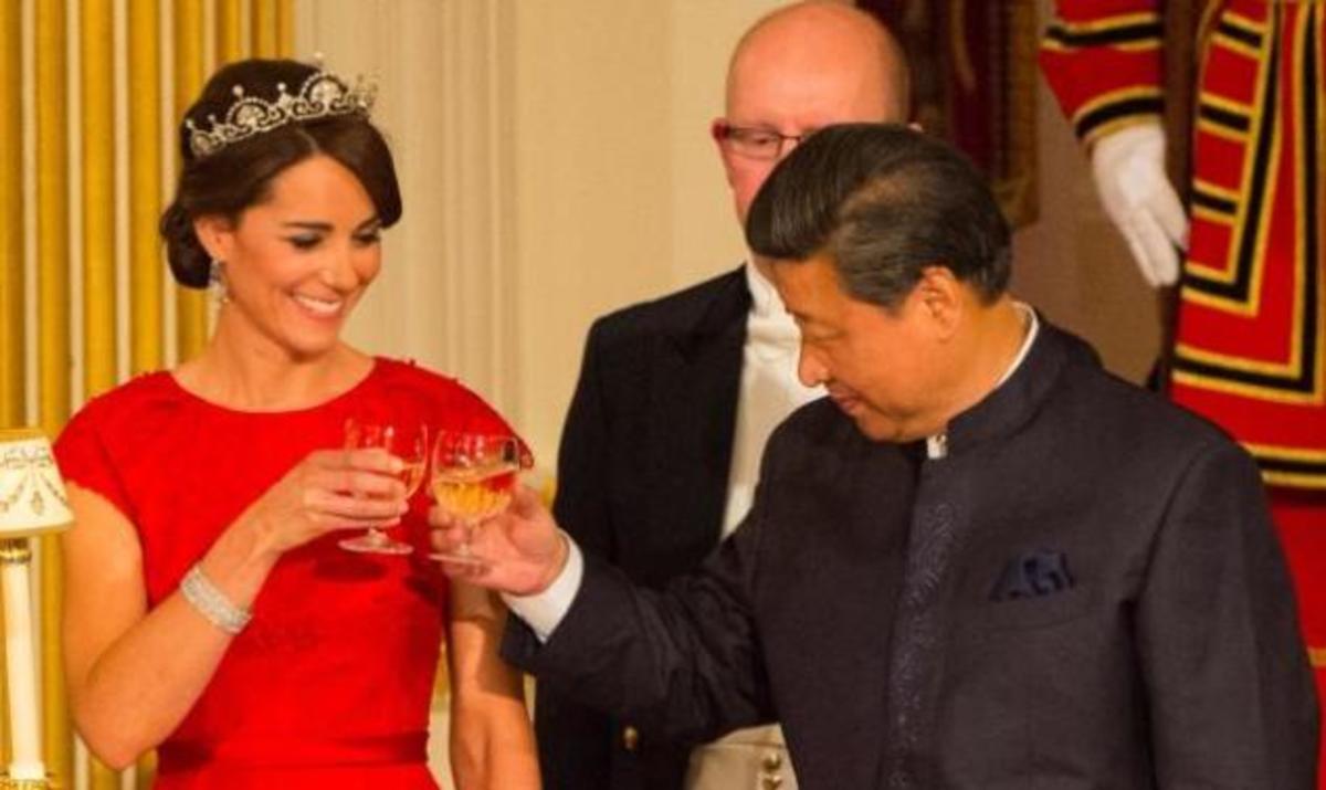Kate Middleton: Βασιλική εμφάνιση… στα κόκκινα!