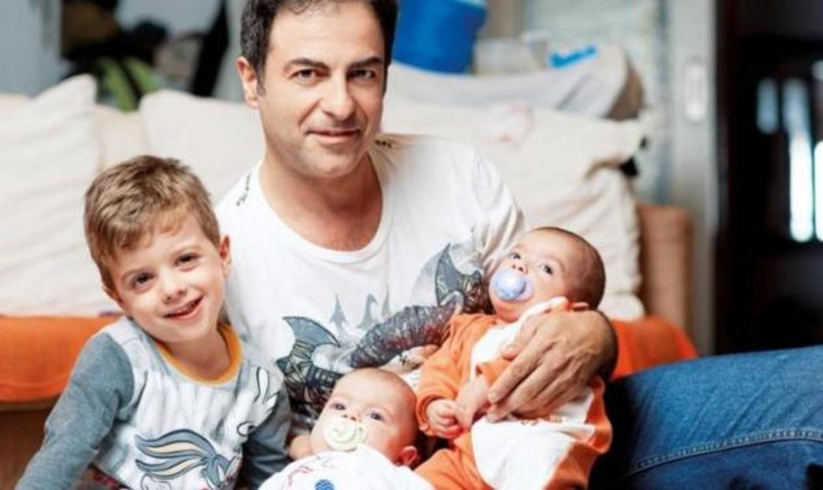 Ο Nεκτάριος Σφυράκης φωτογραφίζεται με τα τρίδυμα!