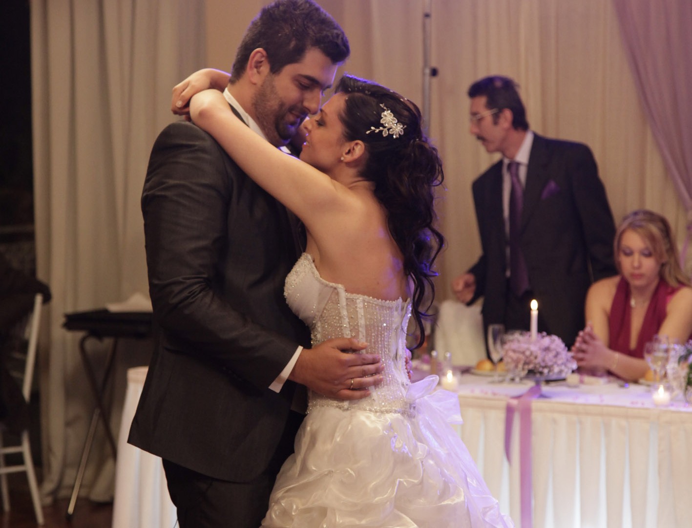 Θα ανέβει νύφη τα σκαλιά της εκκλησίας με αθλητικά;