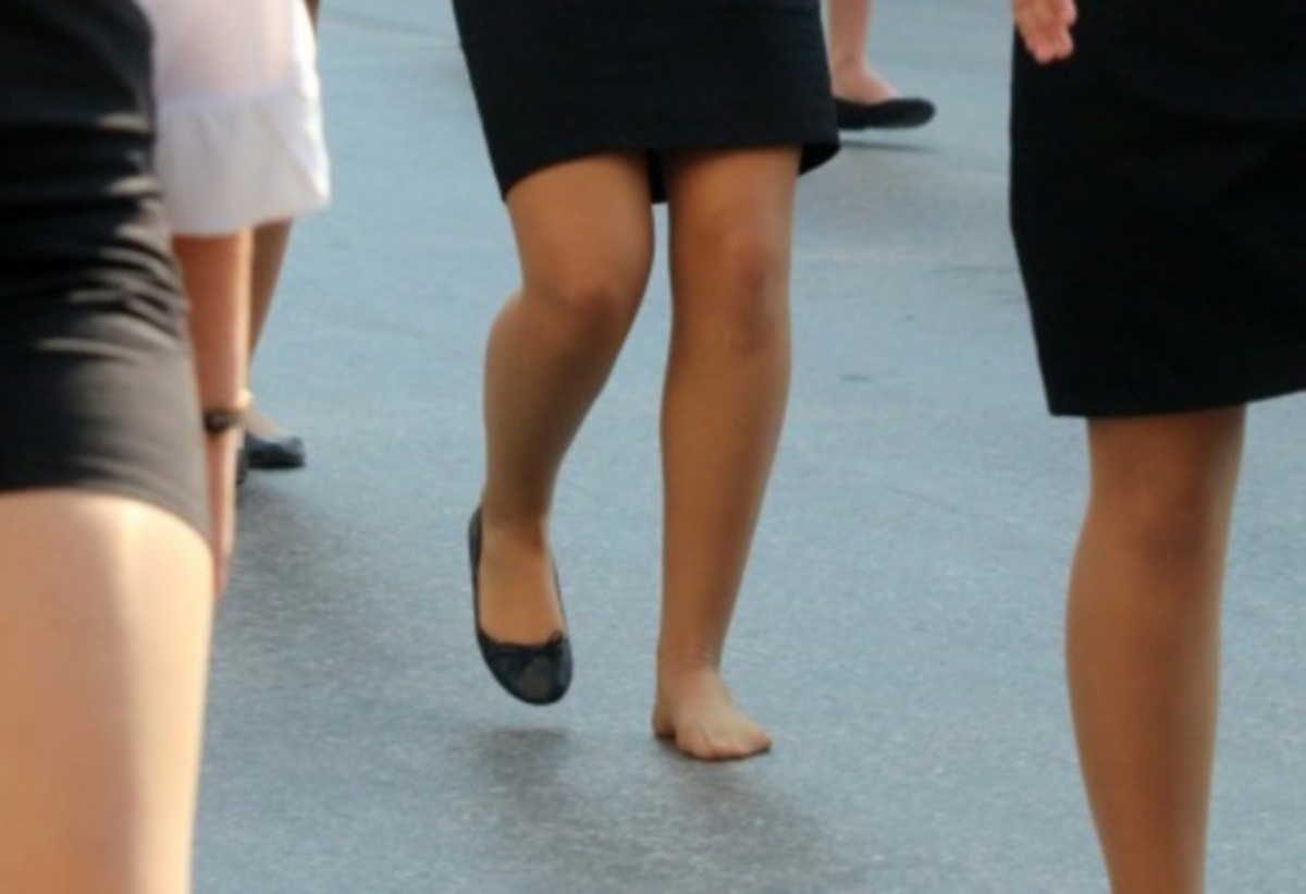 Παρέλασε με ένα παπούτσι!