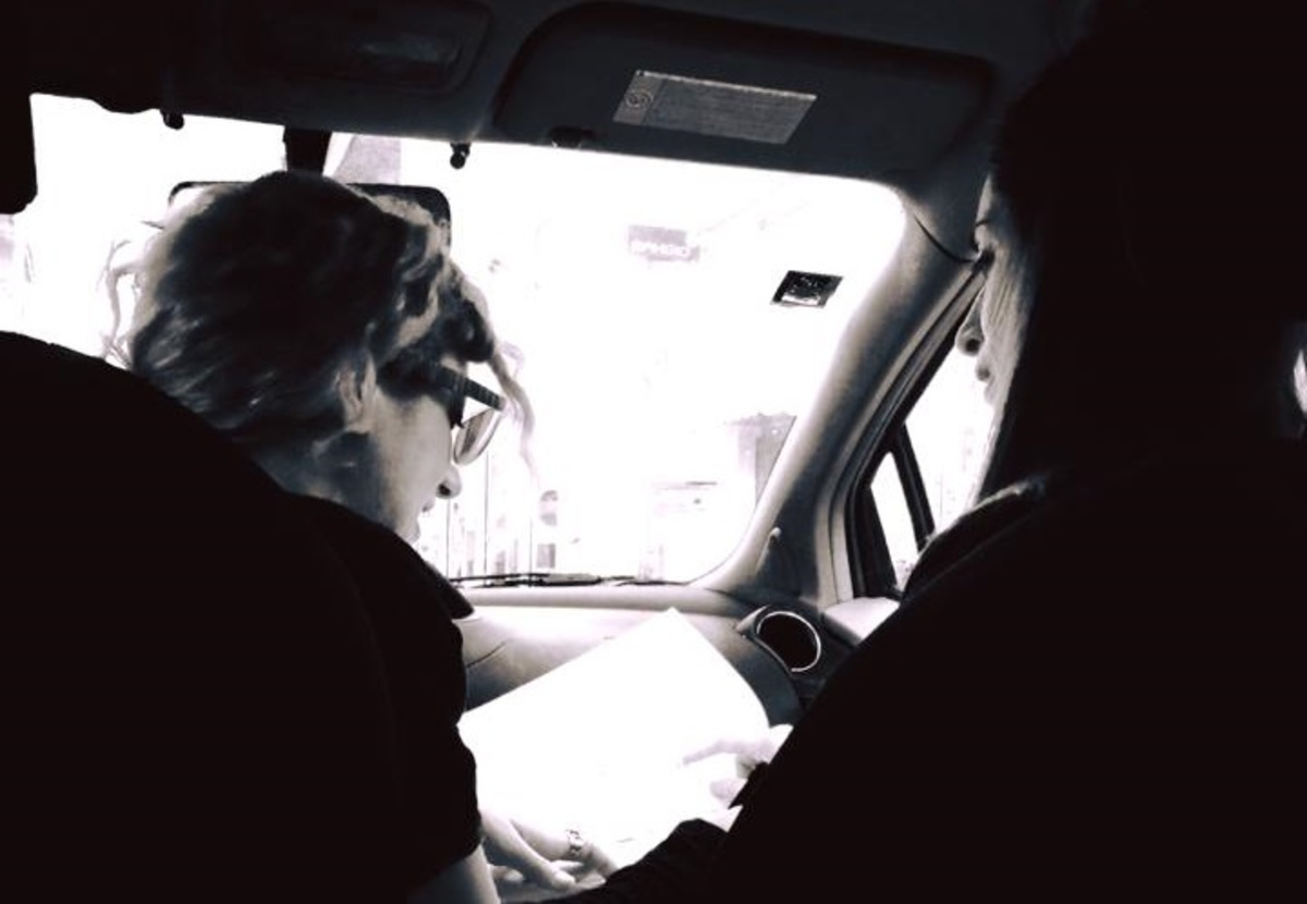 Φωτεινή Ψυχίδου: Υπογράφει το διαζύγιο από τον Μπάμπη Στόκα μέσα στο αυτοκίνητο!