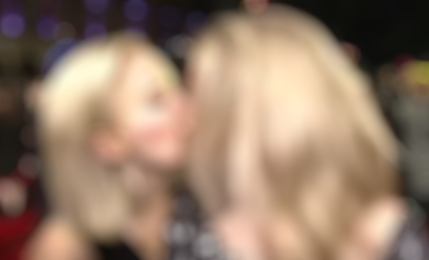 Συμπρωταγωνίστριες αντάλλαξαν on camera φιλί στο στόμα!