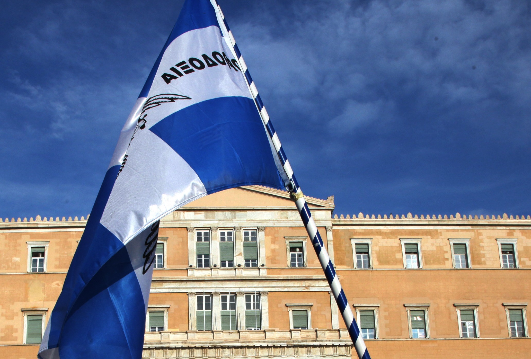 Η αναθεώρηση του χρέους προς την Πατρίδα, το κατούρημα του…πρύτανη  και  η εκδίκηση της γυφτιάς