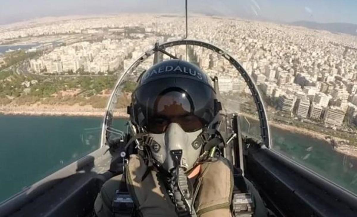 Δείτε την εντυπωσιακή αεροπορική επίδειξη της Ομάδας ΔΑΙΔΑΛΟΣ – ΒΙΝΤΕΟ